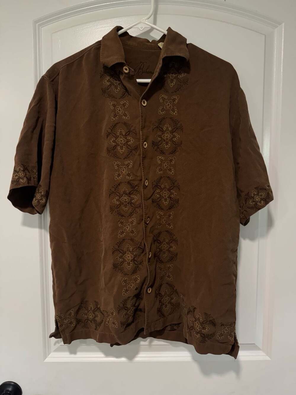 Tommy Bahama 100% Silk Brown Embroidered Button Up Y2K Resort Shirt Men’s M